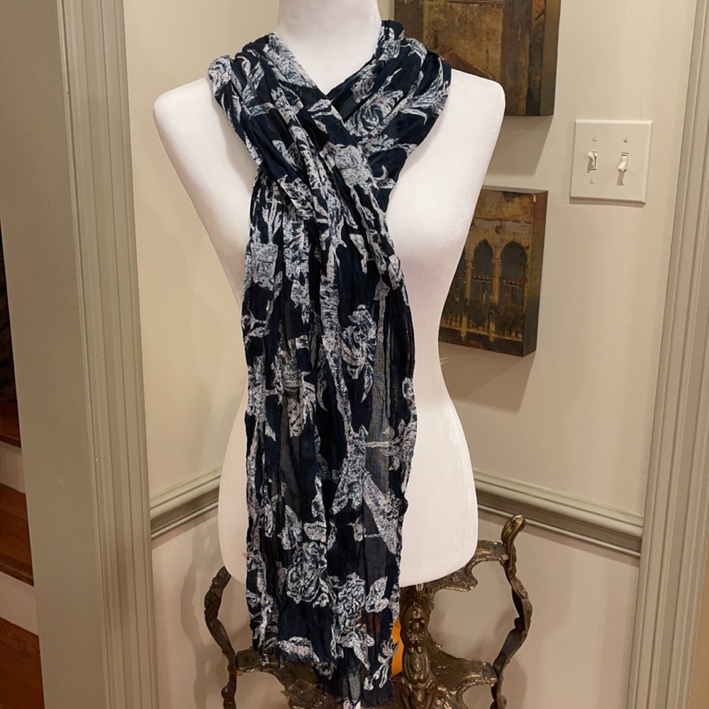 Talbots Scarf - Picture 2 of 5
